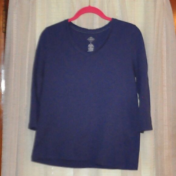 St. John's Bay Tops - 2/$10 St Johns Bay Top Three Quarter Sleeve Medium MUST BUNDLE FOR THIS PRICE
